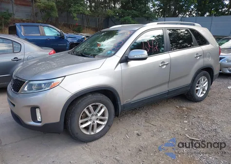 2015 Kia Sorento Lx z USA, uszkodzony, nr VIN 5XYKTCA61FG641973